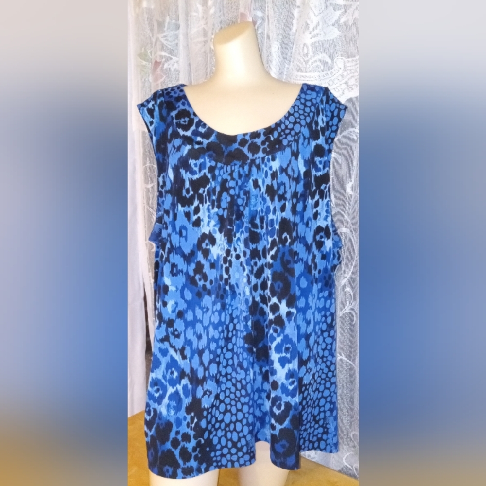 NWOT Womens 2X Sleeveless Blouse